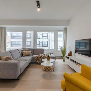 Recently Renovated, Luxury Near The , Oostende België