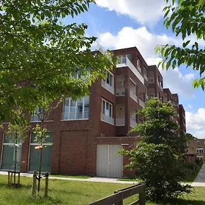 Appartement Large Penthouse - Private Parking - In A Beautiful Domain, Antwerpen